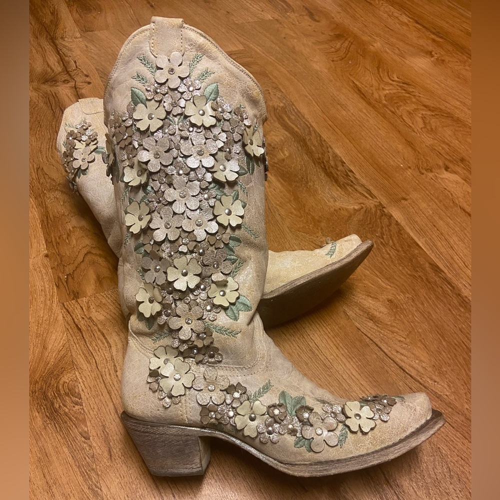 Corral Snip Toe Boots